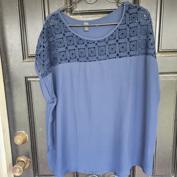 Blouse - Picture 2 of 3